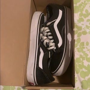 old skool black and white vans